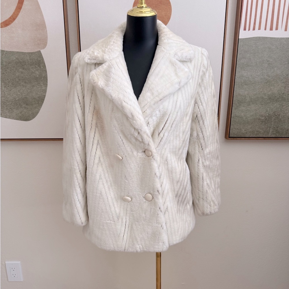 Jacques Saint Laurent Vintage Cozy Plush White Fur Jacket - Picture 2 of 11